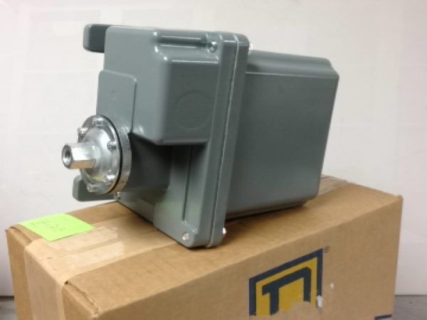 9013GSR2J20 SQUARE D/TELEMECANIQUE PRESSURE SWITCHES