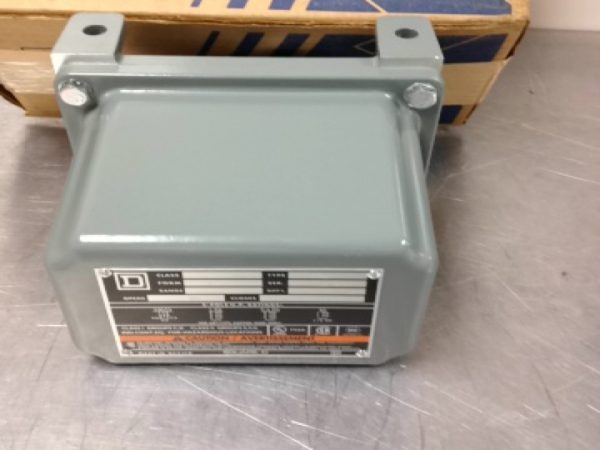 9013GHR2J57X SQUARE D/TELEMECANIQUE PRESSURE SWITCHES