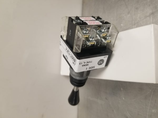 800T-T2F4MMXX ALLEN BRADLEY 800TT2F4MMXX
